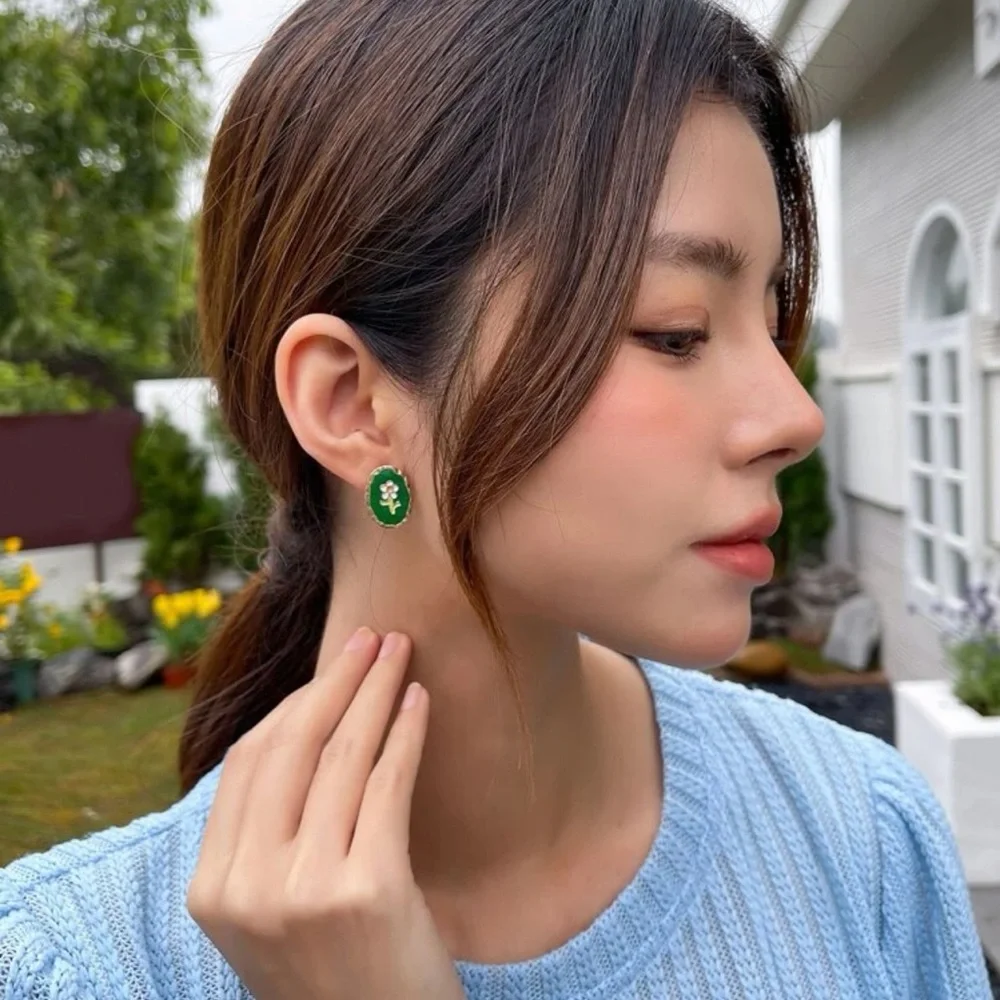 Vintage Style Daisy Stud Earrings | White Flower Green Enamel